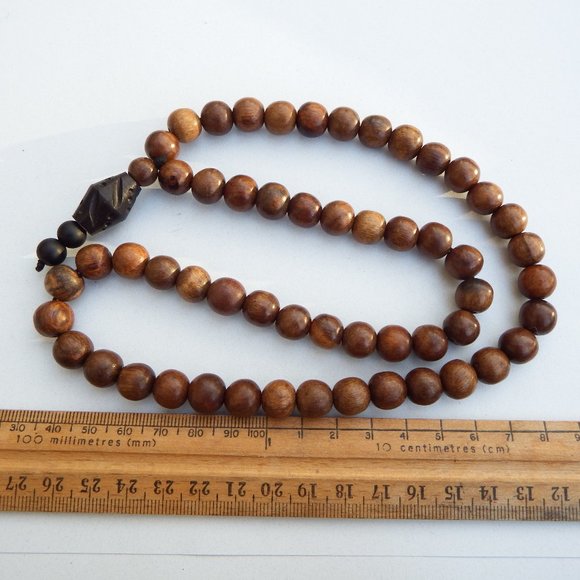 10mm Gaharu Buaya with Carved Ebony Bead And black Onyx Bead Necklace - Picture 4 of 8